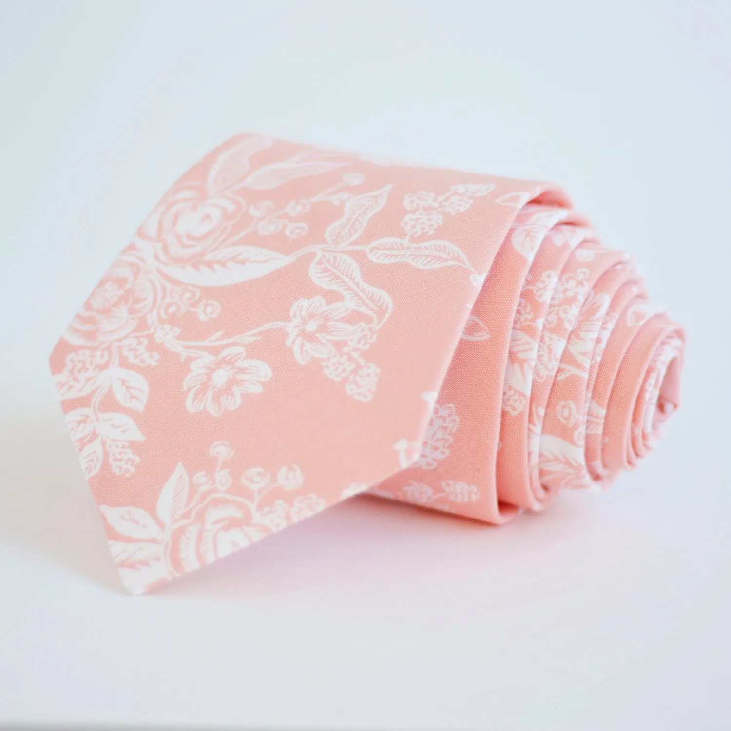 Men's Freestyle Self-Tie Bow Tie / Peach Toile